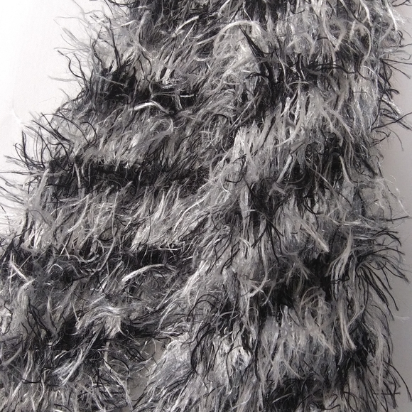 Fuzzy scarf - Picture 2 of 2